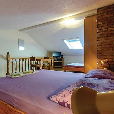 1 Bedroom Gorgeous Home In Slivno 클레크 외부 사진