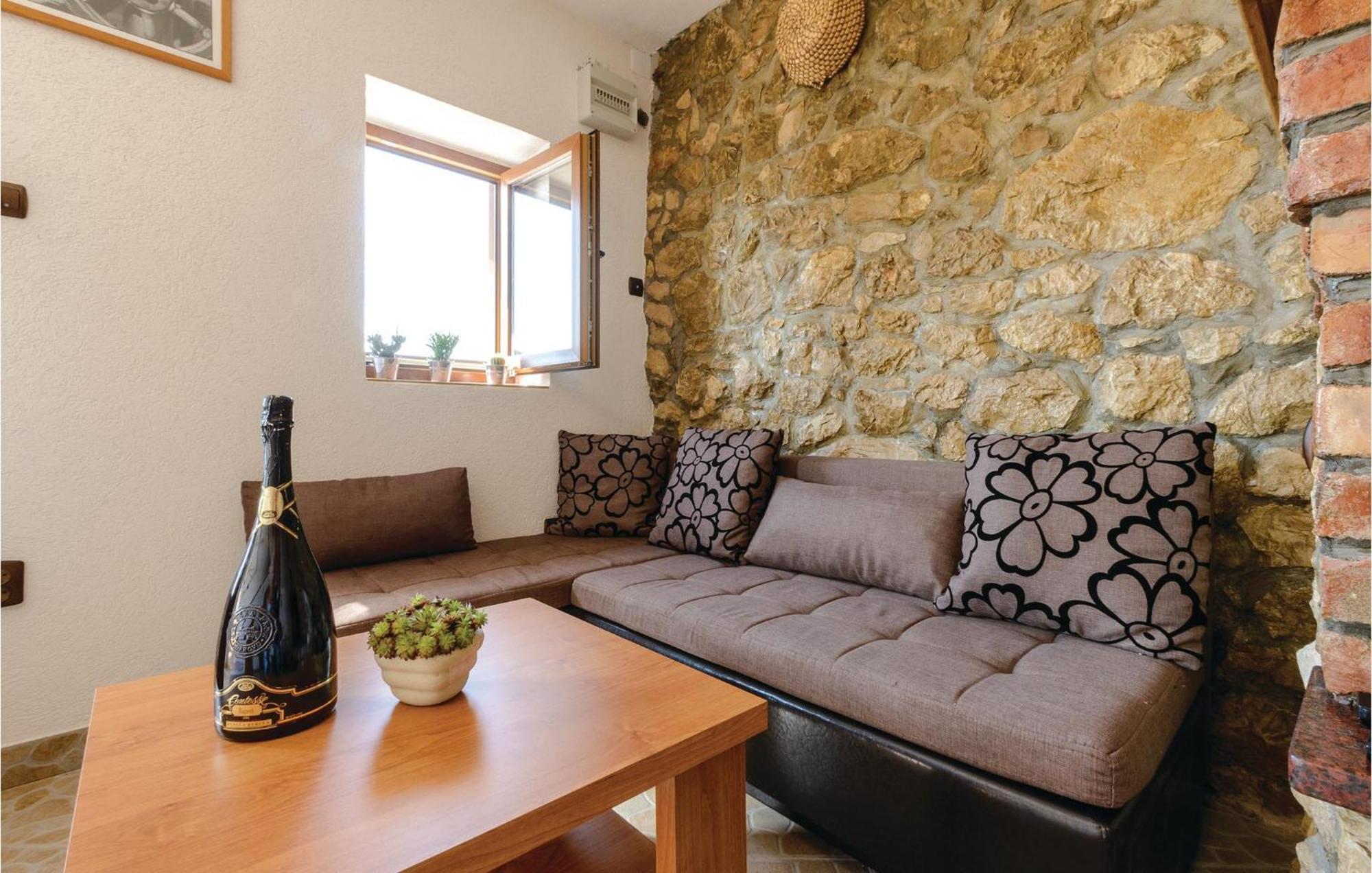 1 Bedroom Gorgeous Home In Slivno 클레크 외부 사진